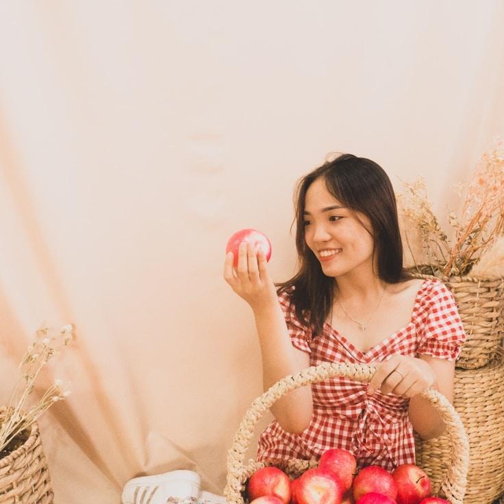 Jordan Lee, Client Relations Director, discussing corporate gifting strategy with business clients